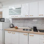 Luminosa Bright Flat With Ac