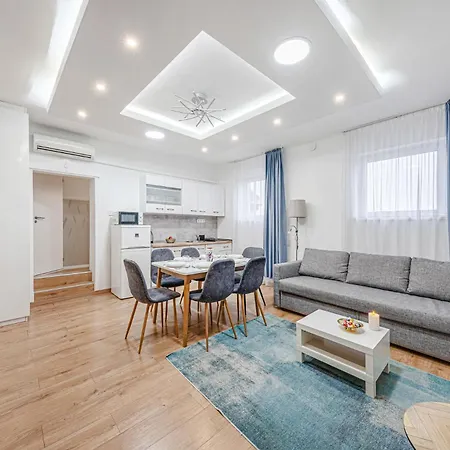 Apartman Luminosa Bright Flat With Ac