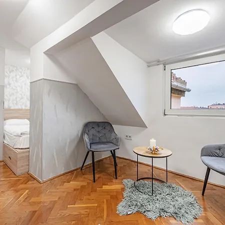 Luminosa Bright Flat With Ac