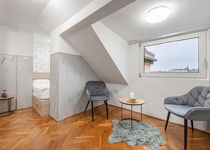 Luminosa Bright Flat With Ac