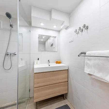 Luminosa Bright Flat With Ac