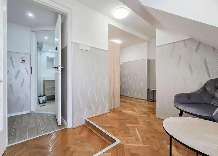 Luminosa Bright Flat With Ac