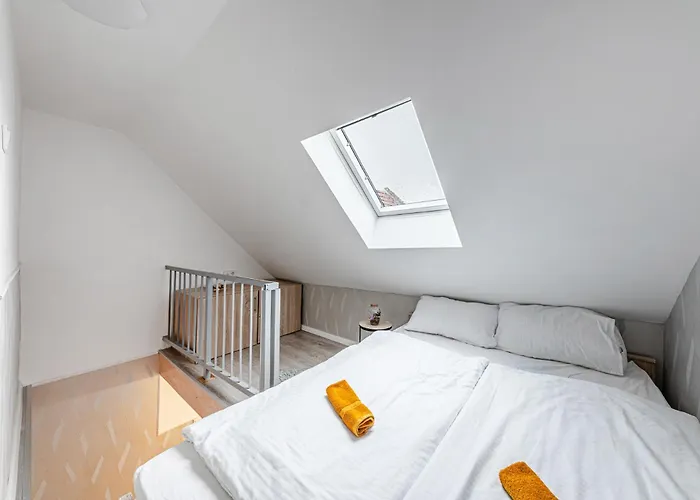 Luminosa Bright Flat With Ac