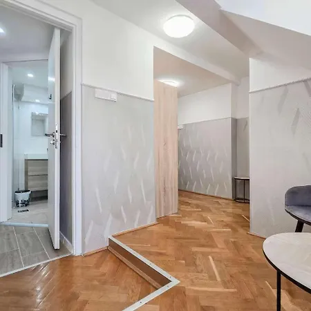 Luminosa Bright Flat With Ac