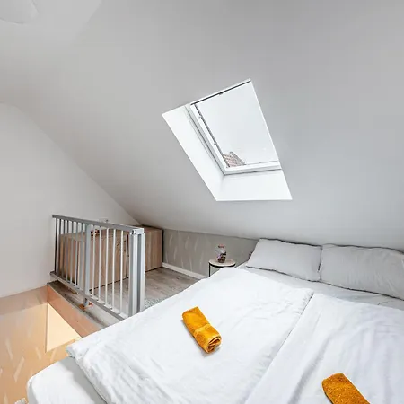 Luminosa Bright Flat With Ac